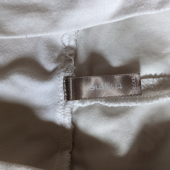 Maternity white lace shorts - Picture 2 of 2